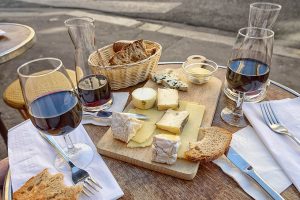 Essen Trinken Frankreich Käse Wein Brot